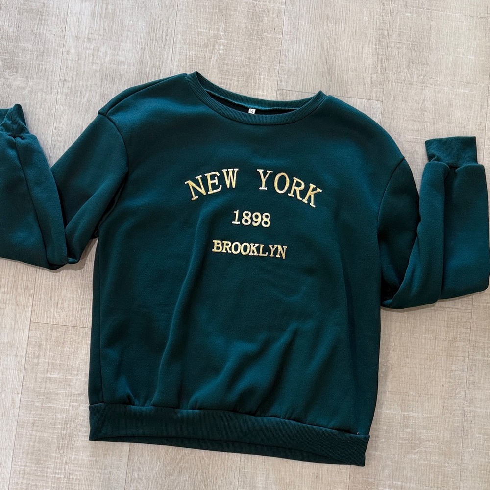 New York Brooklyn 1898 Forest Green Crewneck Sweatshirt Women Size M